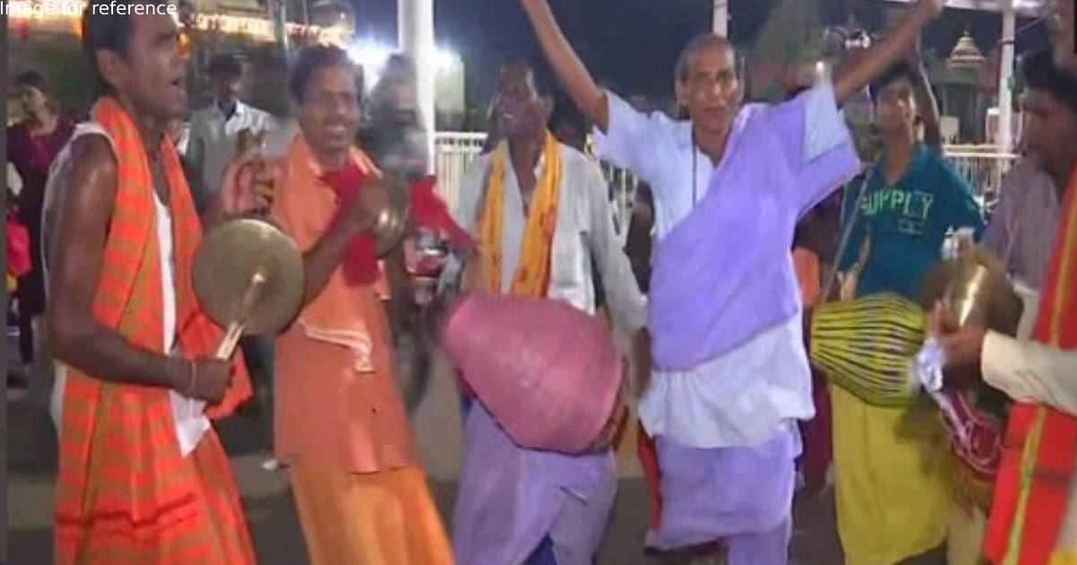 Odisha: Thousands of pilgrims reach Puri ahead of 'Snana Ustav'